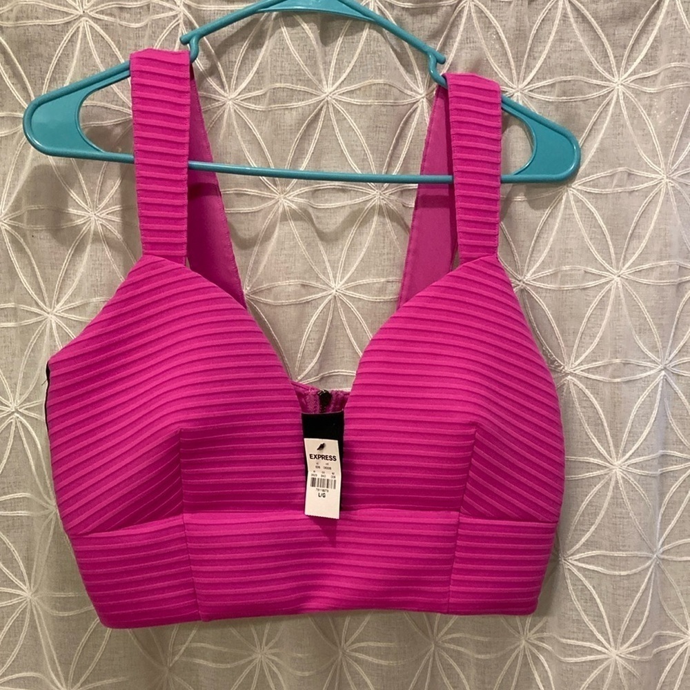 Express Pink Sports Bra with Ribbed Texture and Wide Straps